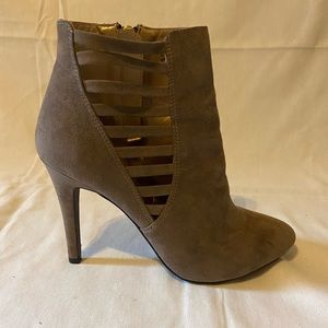 Kelly & Katie April Bootie (mushroom)